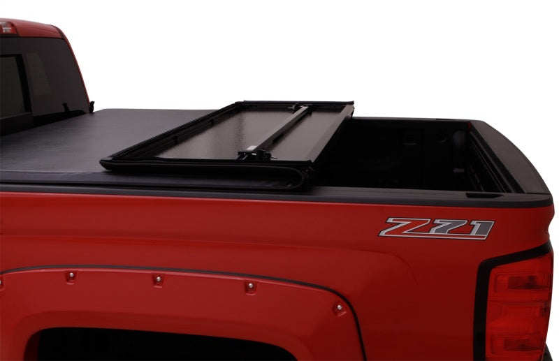 Lund 07-13 Chevy Silverado 1500 Fleetside (6.6ft. Bed) Hard Fold Tonneau Cover - Black